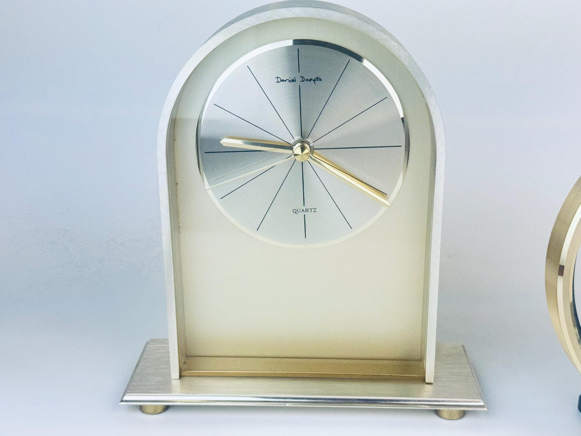 Product image for 'vintage daniel dakota konig quartz tabletop clocks sold separately' (view 9d88ea)
