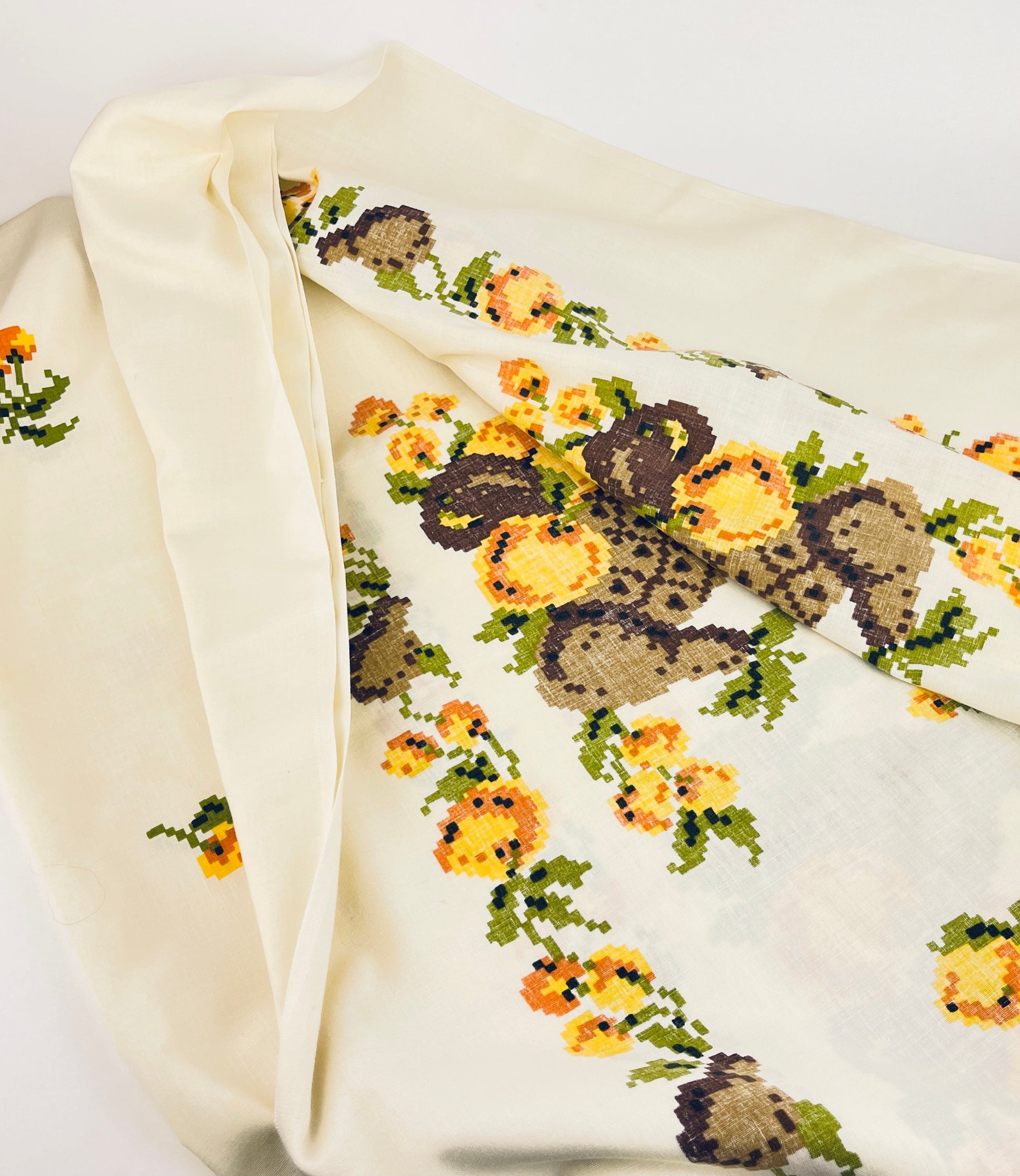 Product image for 'vintage 1960s pixel fruit tablecloth tropical retro kitchen linen' (view e4eff4)
