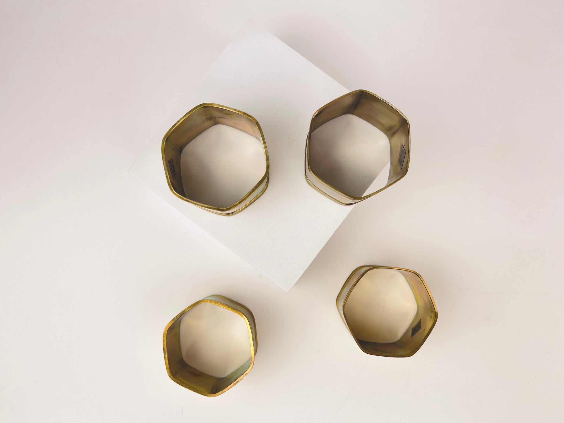 Product image for 'vintage geometric hexagon brass napkin ring holders set of four 4 attractive aged patina' (view 31047f)