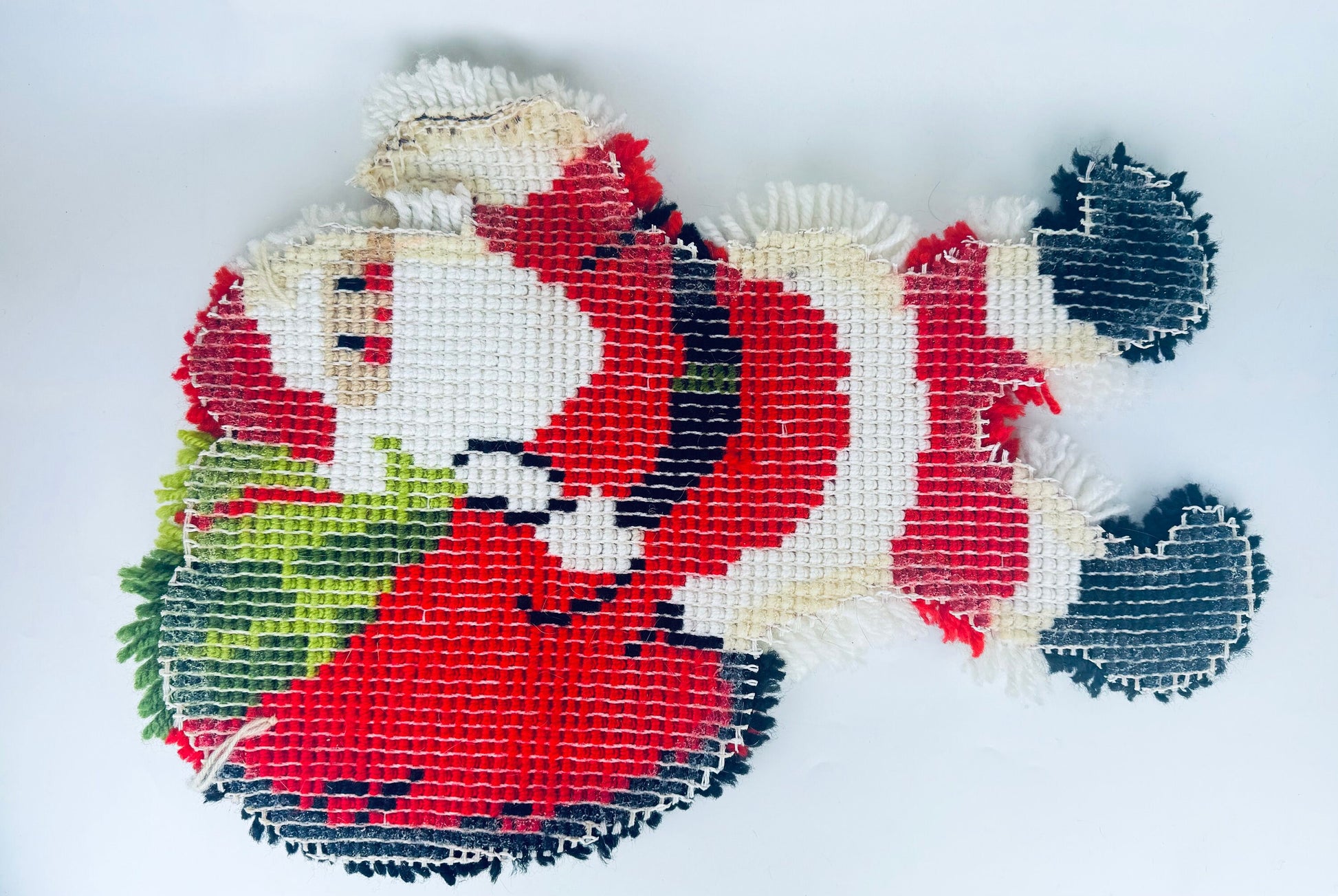 Product image for 'vintage handmade kitsch santa claus latch hook tapestry christmas wall hanging' (view b5e067)