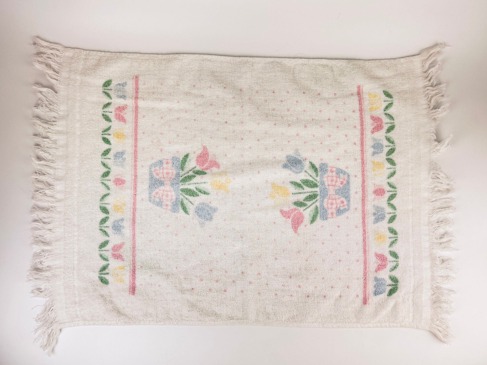 Product image for 'vintage spring floral rectangular fringe hand towel' (view fe455c)