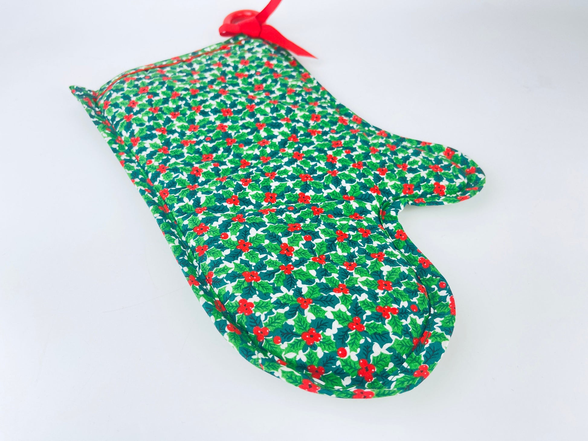 Product image for 'vintage christmas pot holder oven mitt mistletoe red berry design hanging loop bow' (view 36cde0)