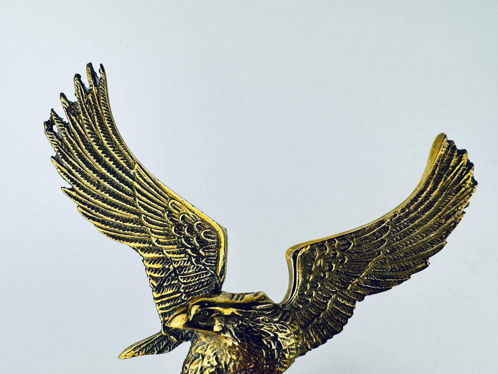 Product image for 'vintage flying solid brass eagle bird sculpture' (view 0ec524)