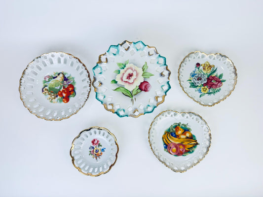 Product image for 'vintage scalloped white ceramic trinket dishes each sold separately' (view 938900)