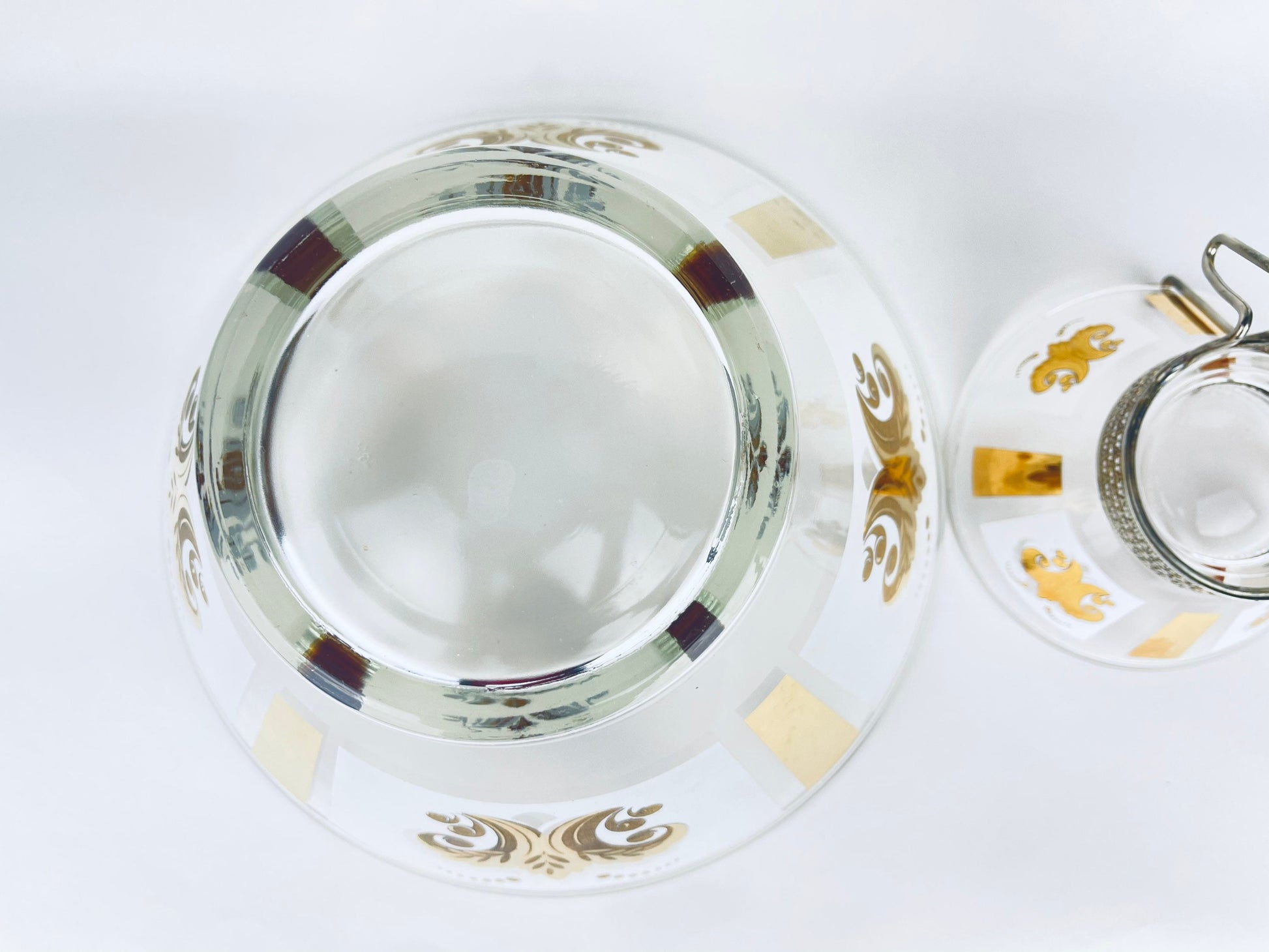 Product image for 'vintage glass chip n dip bowl set gold white fleur de lis pattern' (view 5f8493)