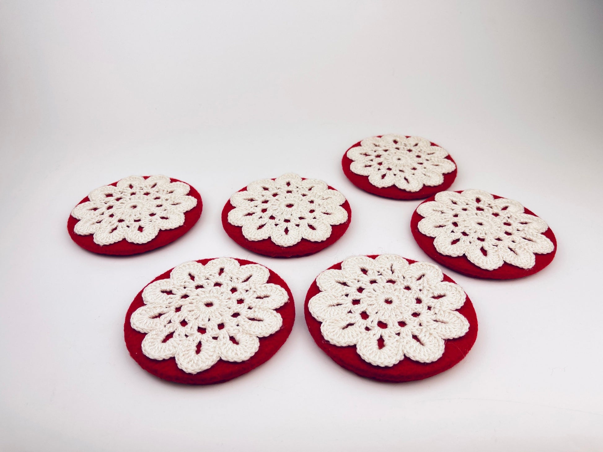 Product image for 'vintage handmade red white fabric christmas coaster set set of six 6' (view 21b794)
