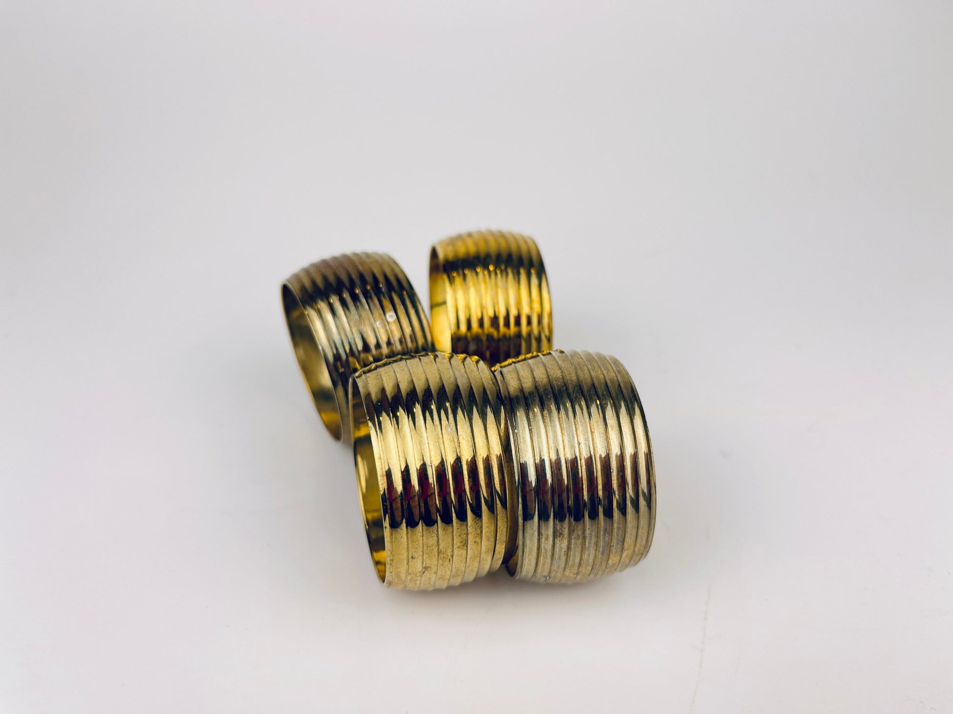 Product image for 'vintage striped brass napkin ring holders set of four 4' (view d29eed)