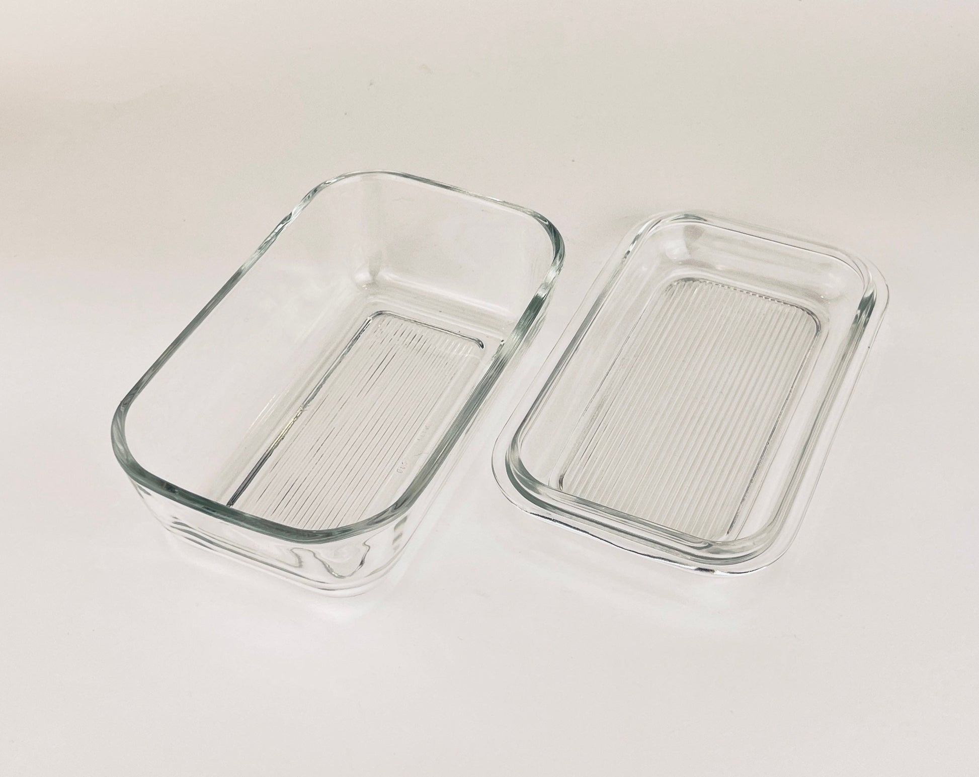 Product image for 'vintage clear ribbed glass butter cheese holder dome made by arc in france' (view e27c4a)
