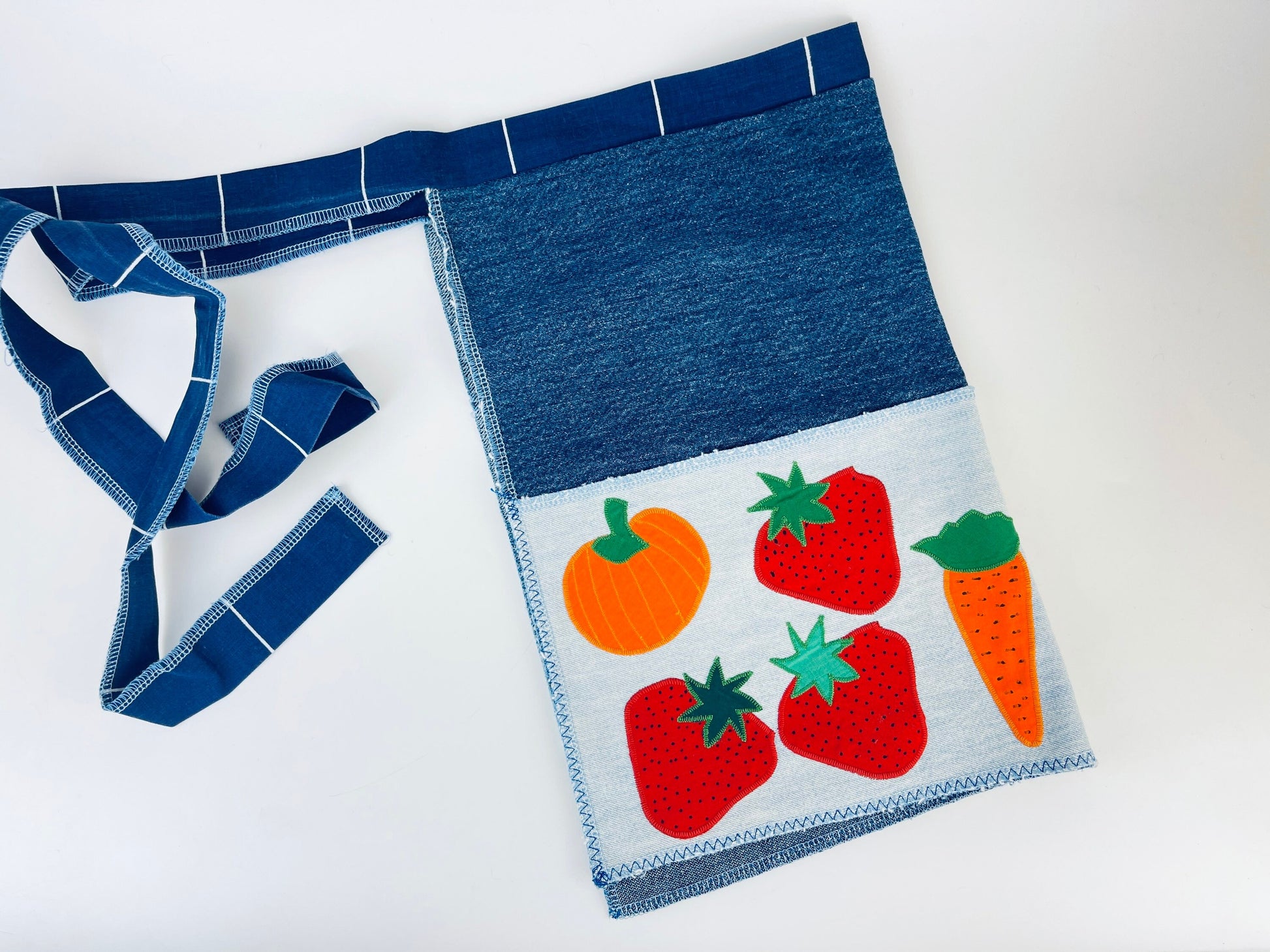 Product image for 'vintage handmade denim gardening waist apron dual front pockets fruit veggie pattern' (view 682be5)