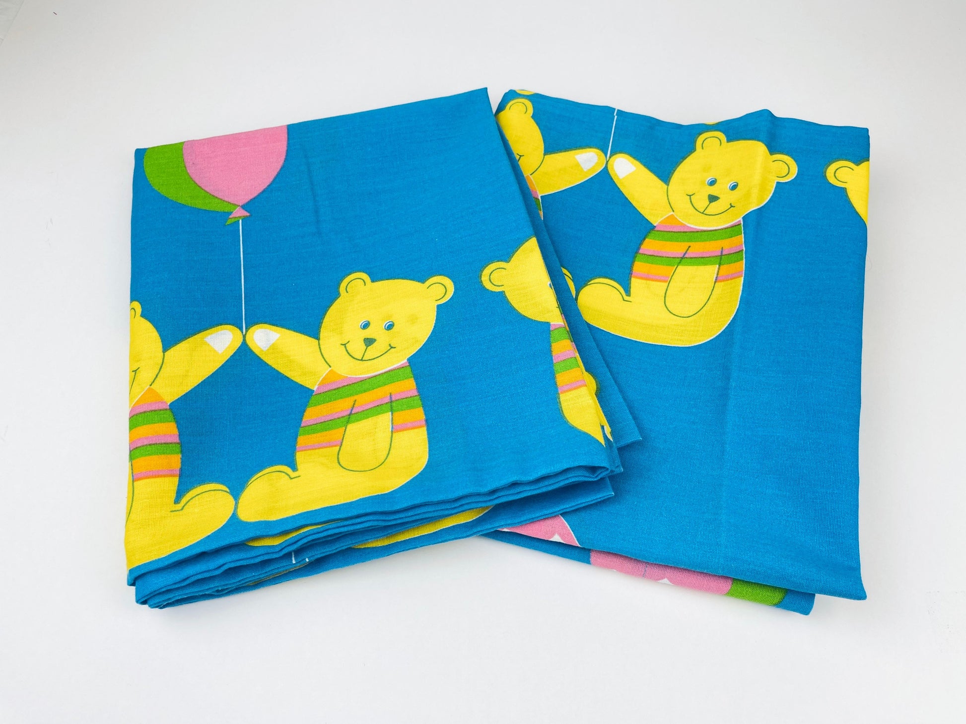 Product image for 'vintage 1980s kids bear balloon pattern queen pillow case cover set two 2 new old stock nos made in canada' (view 843389)