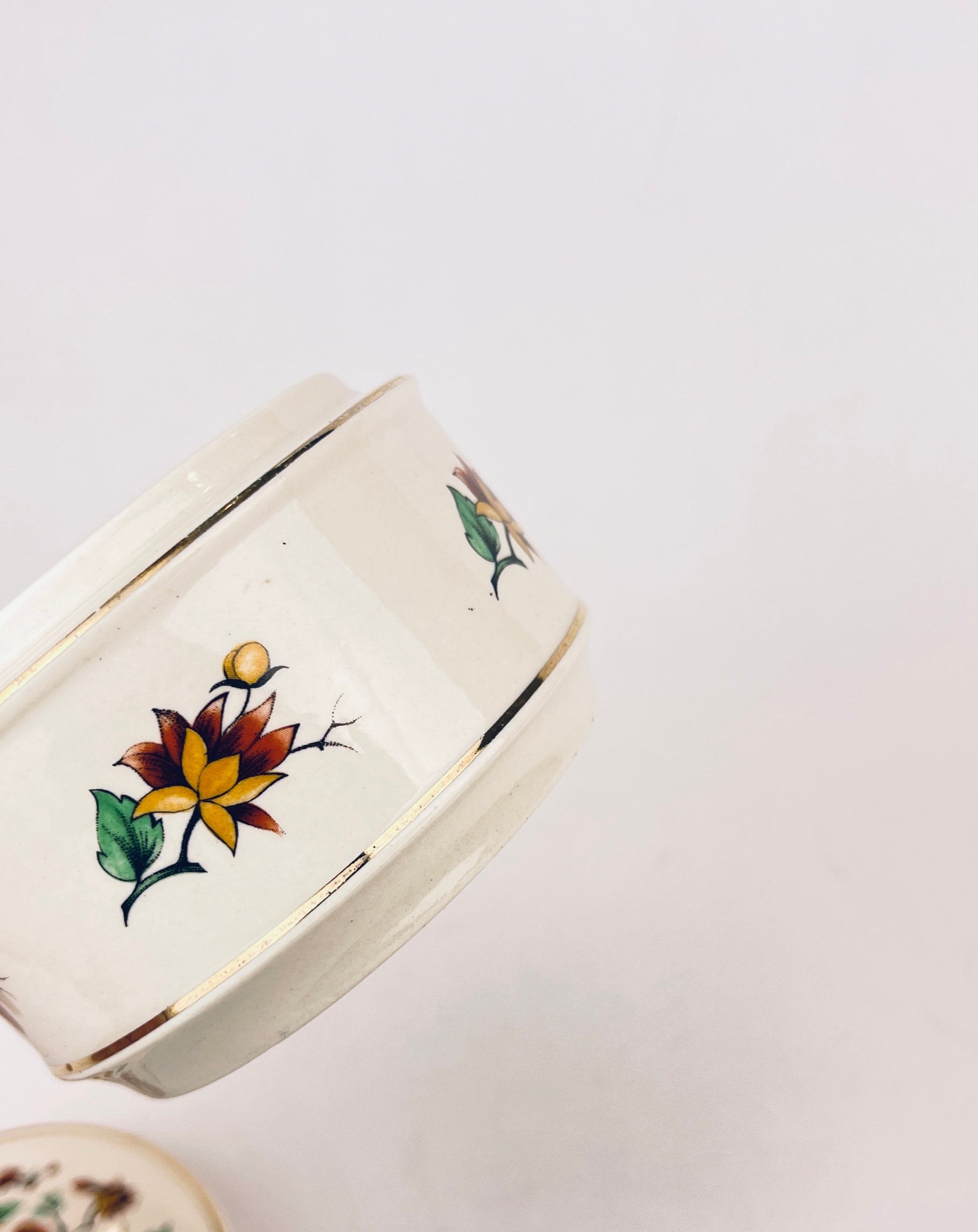 Product image for 'vintage sadler england round ceramic floral pattern keepsake jewellery jar' (view 4e1069)