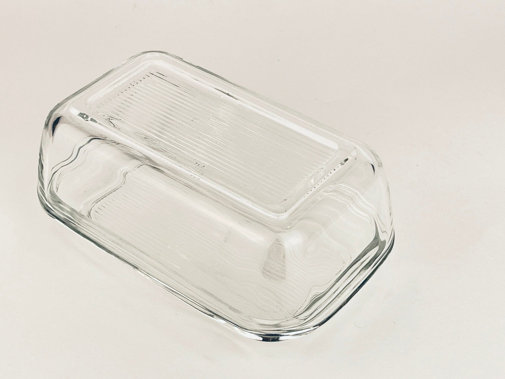 Product image for 'vintage clear ribbed glass butter cheese holder dome made by arc in france' (view 292744)