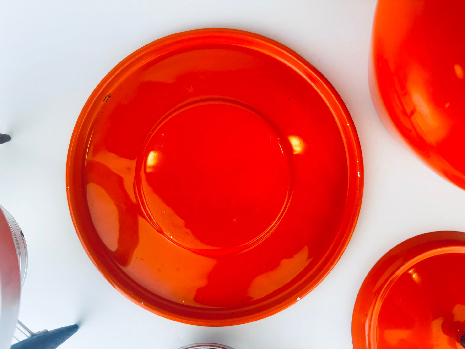Product image for 'vintage bright orange metal fondue set wood accents made in hong kong' (view c6e054)