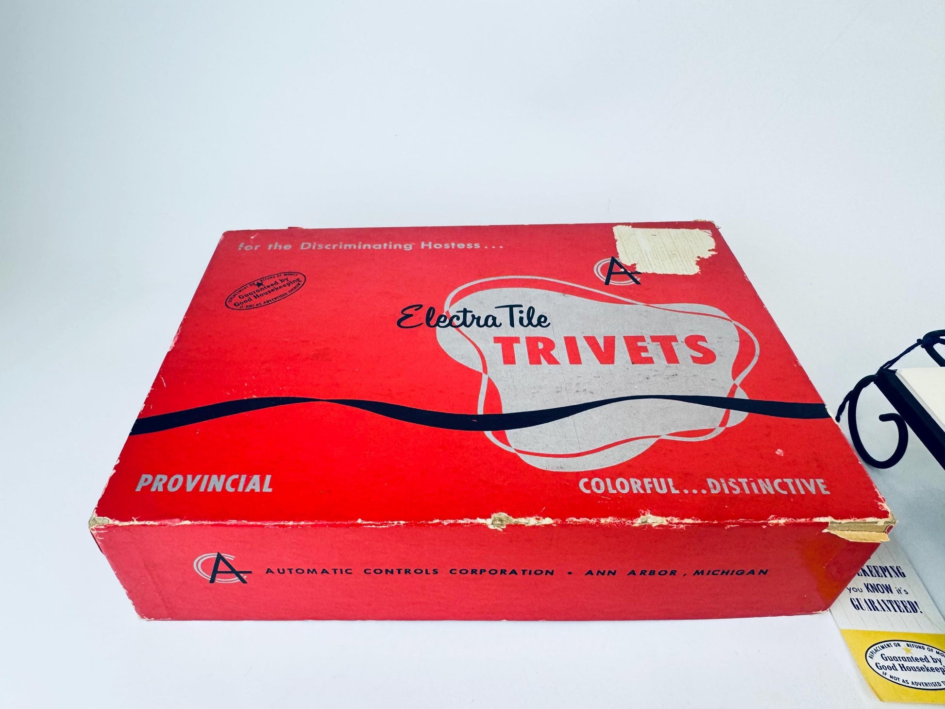 Product image for 'vintage 1960s electra tile floral ceramic trivet mid century modern hot plate with original box' (view f8d8ef)