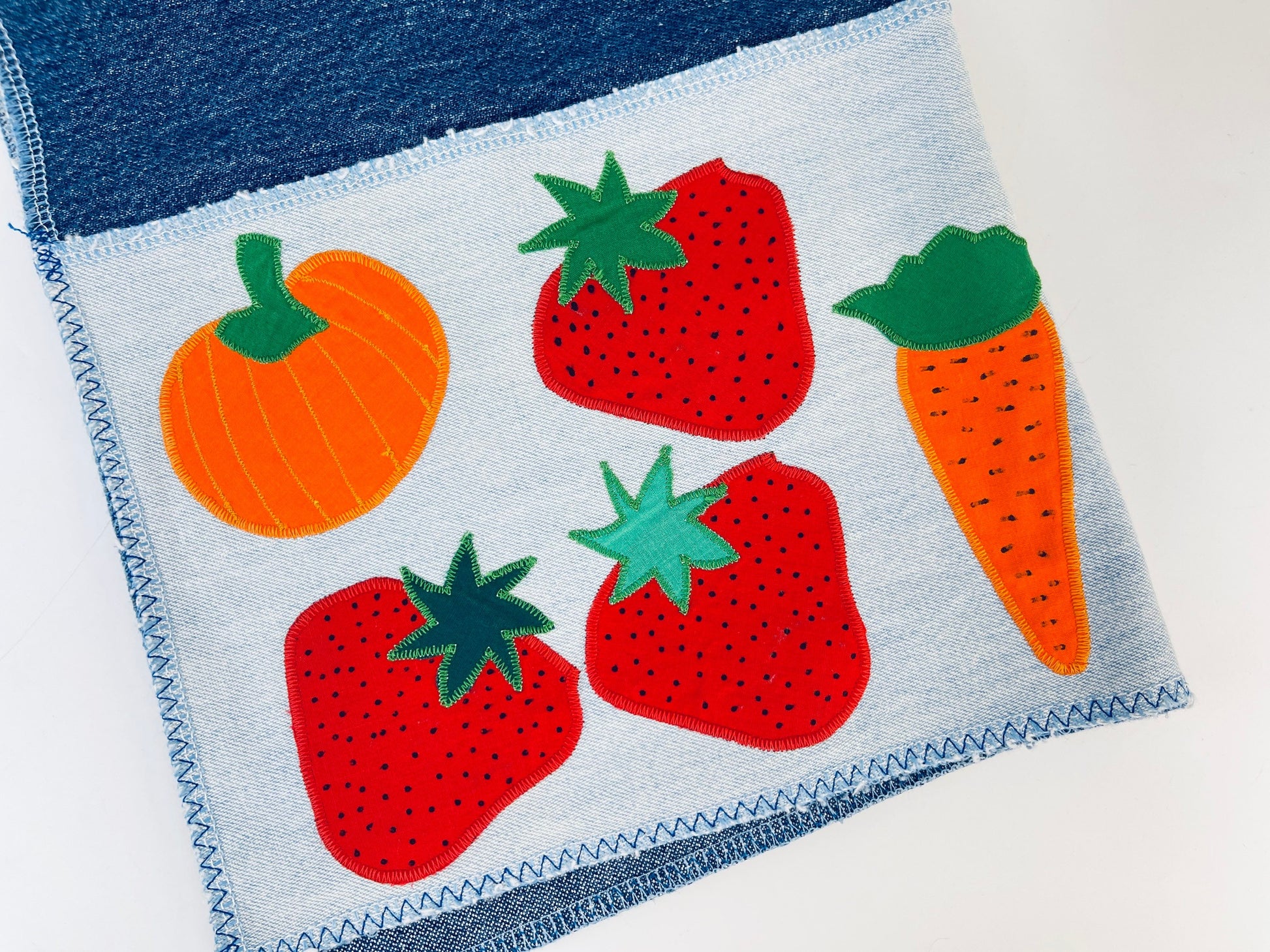 Product image for 'vintage handmade denim gardening waist apron dual front pockets fruit veggie pattern' (view 226283)