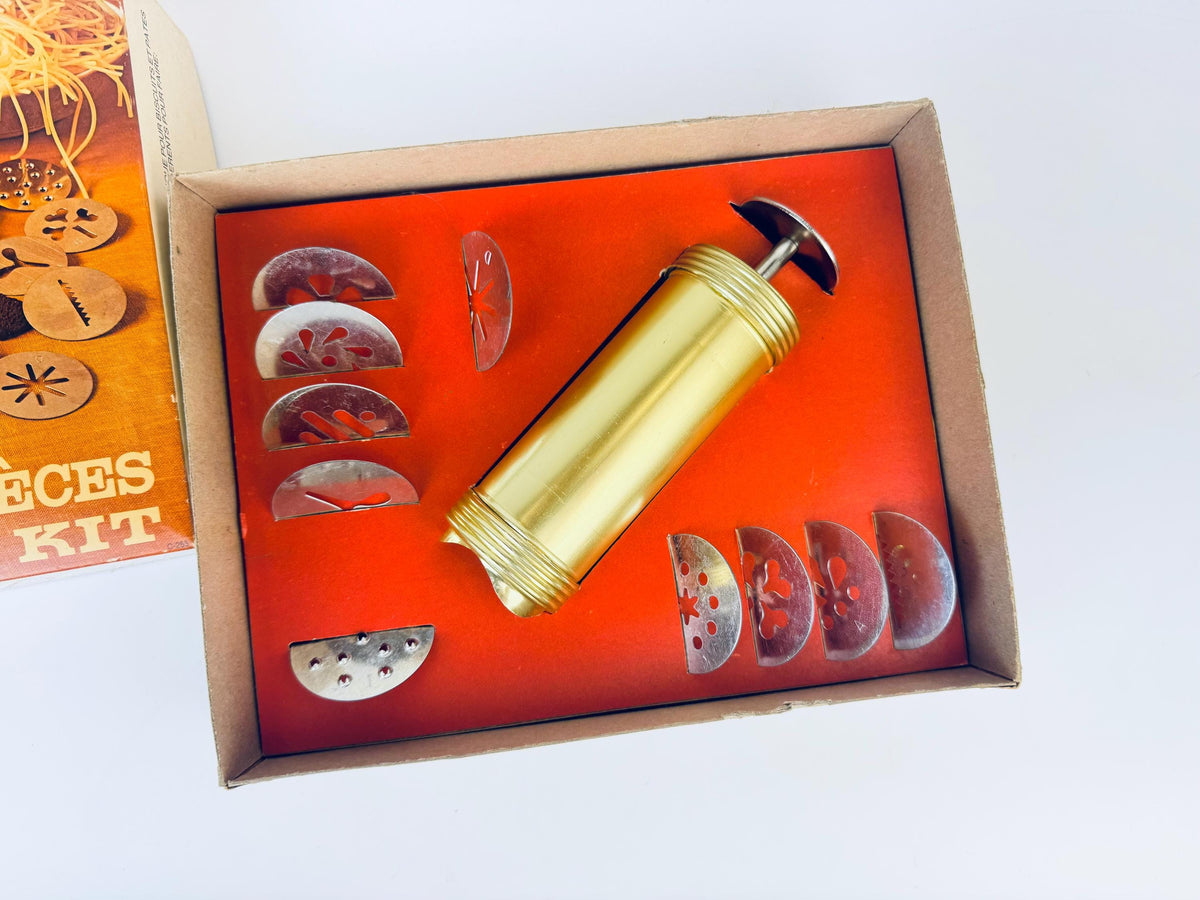 Product image for 'vintage bakersware cookie noodle maker eleven piece kit' (view a6708e)
