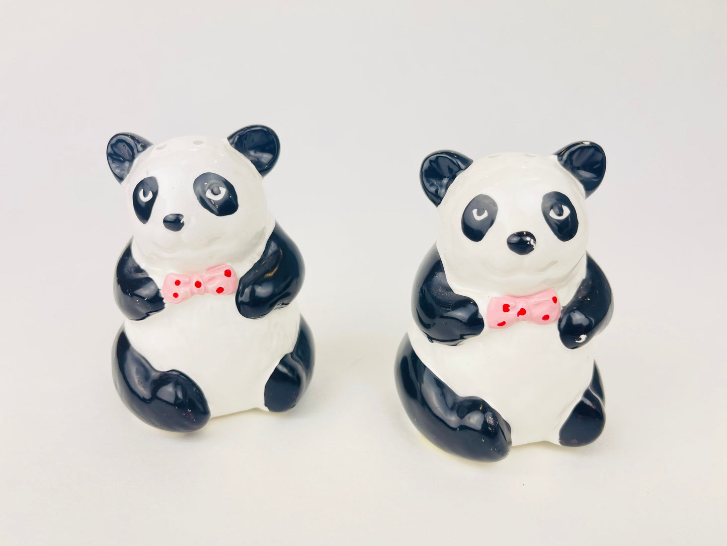 Product image for 'vintage fancy panda salt pepper shakers made in taiwan 1980s ceramic duo' (view 8f2aae)
