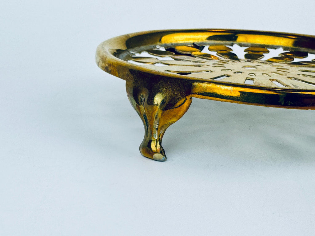 Product image for 'antique js s solid brass footed kettle trivet table saver attractive aged metal patina joseph sankey and sons made in england' (view addccd)