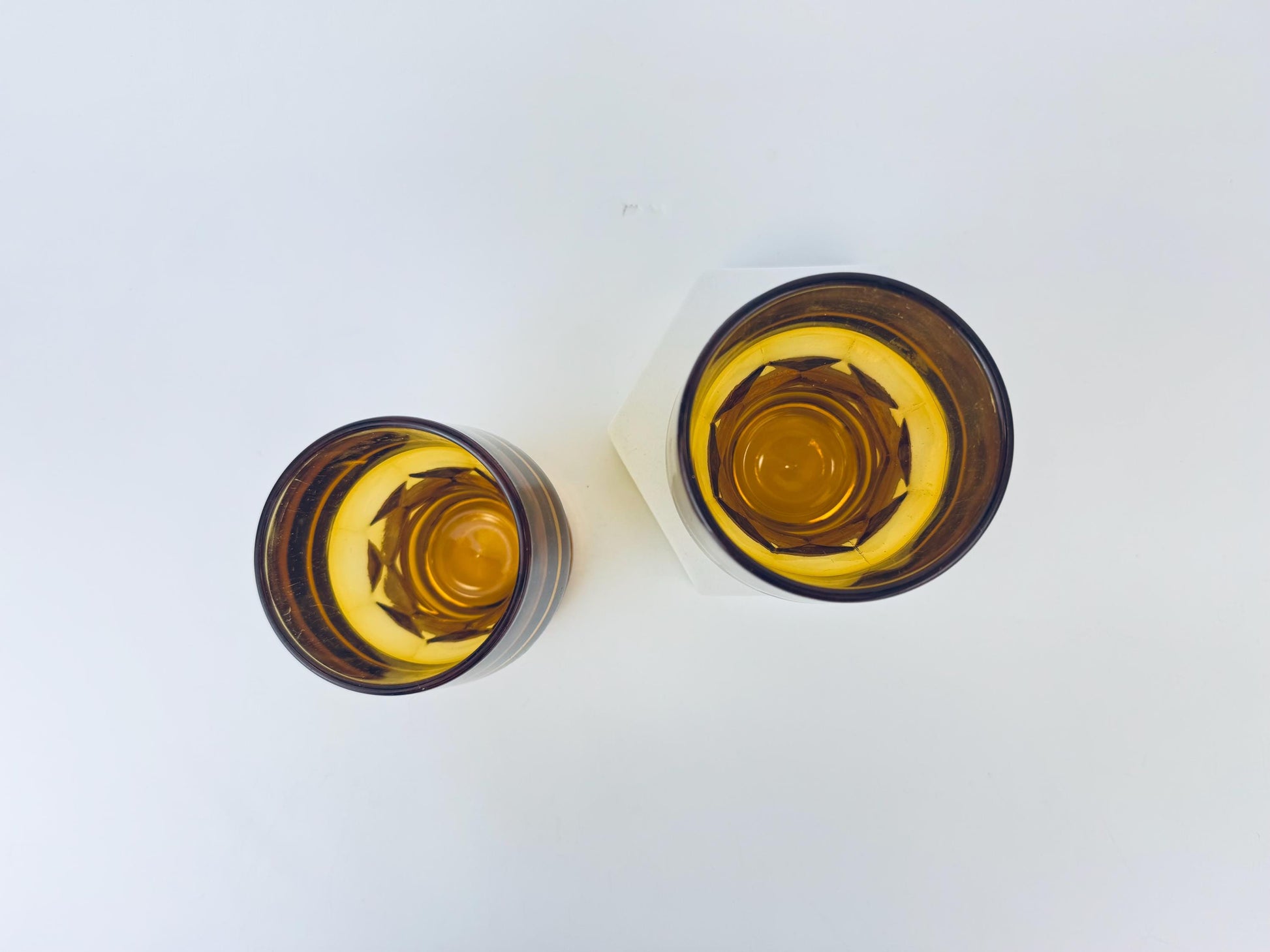 Product image for 'vintage amber chiselled heavy glass tumblers set of 2 mid century modern barware' (view 523a2e)