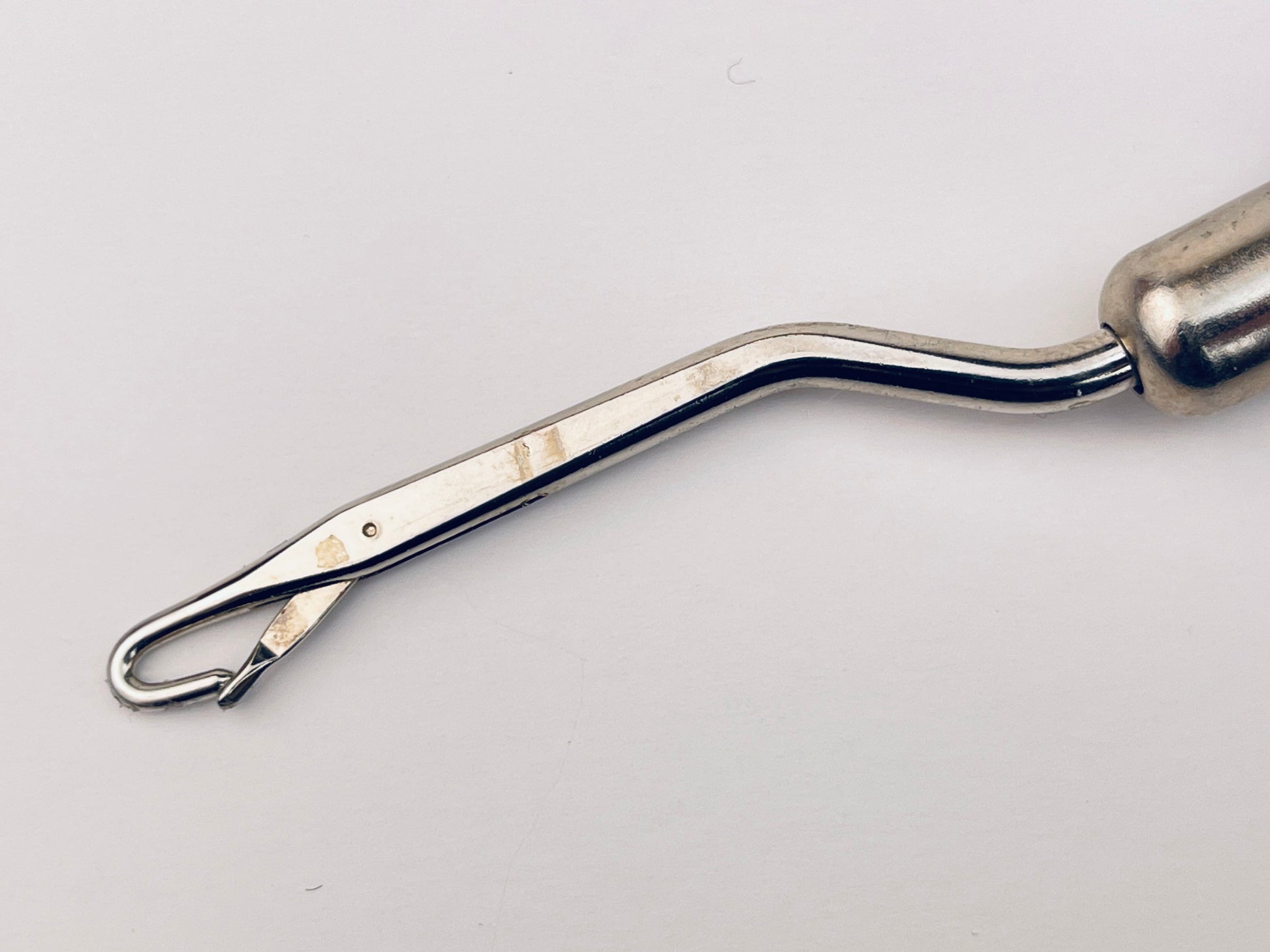 Product image for 'vintage shillcraft readicut rug yarn latch tool blue handle made in england' (view 32bf1a)