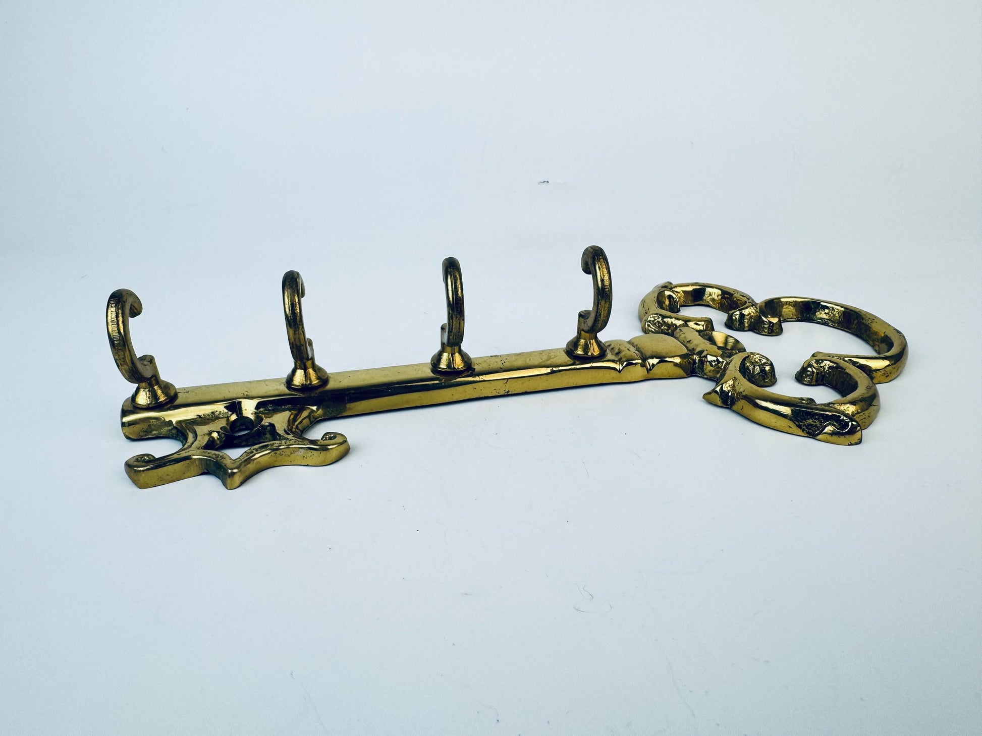 Product image for 'vintage brass skeleton key wall hook with four hooks' (view ef3bf4)