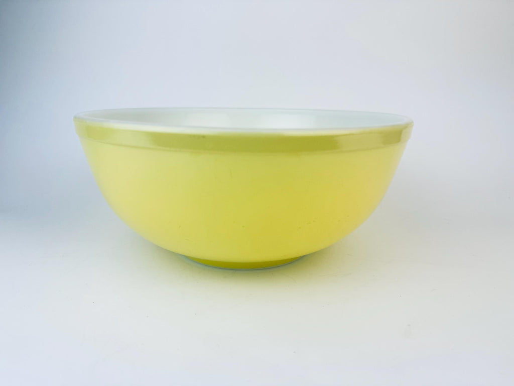 Product image for 'vintage pyrex primary colour yellow mixing bowl original colour bowl 1940s logo' (view fd4191)
