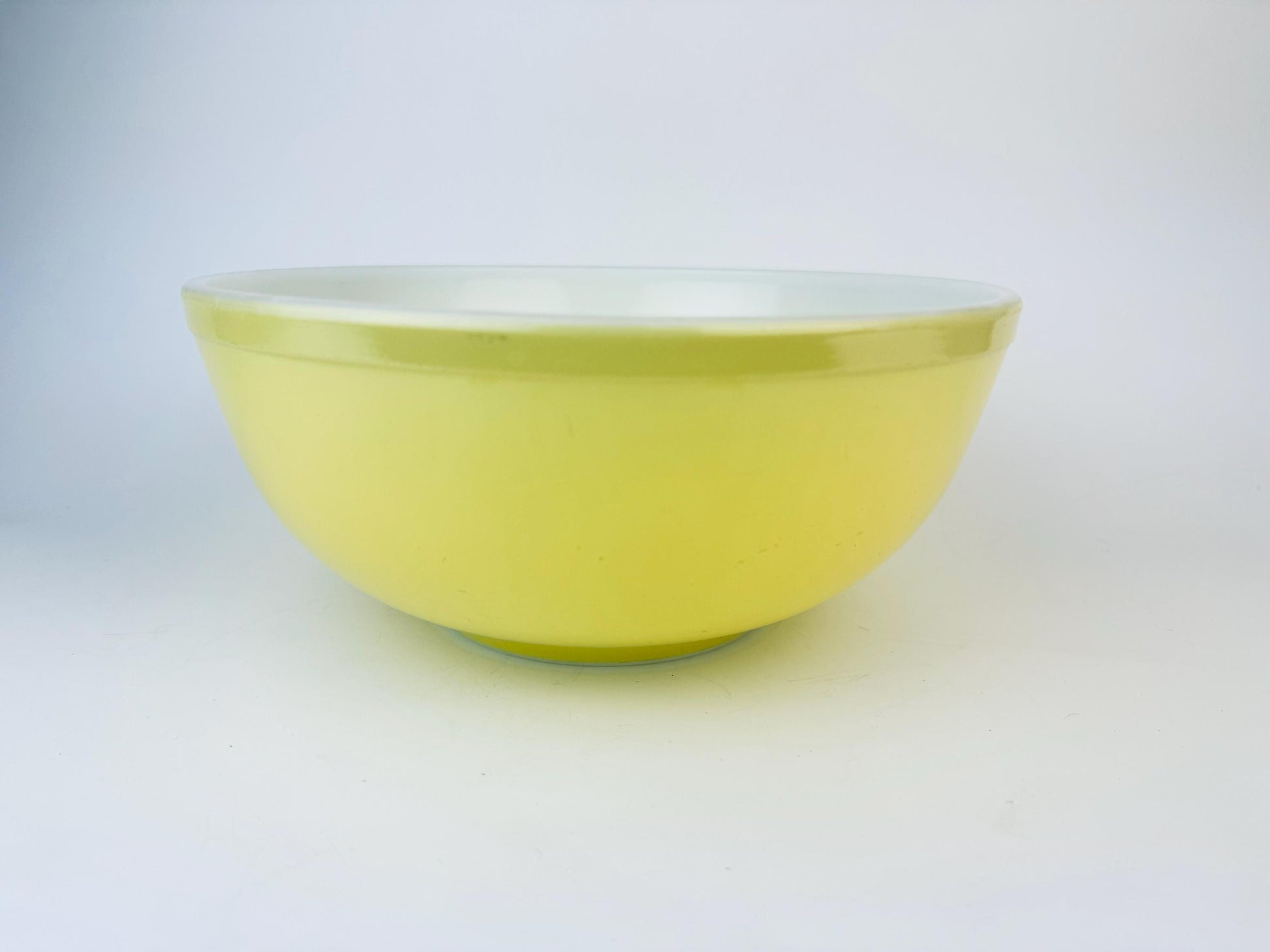 Product image for 'vintage pyrex primary colour yellow mixing bowl original colour bowl 1940s logo' (view fd4191)