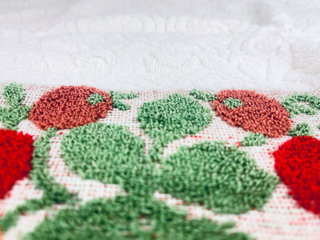 Product image for 'vintage textured bath towel white swirl fruit olive pattern' (view bd39b8)