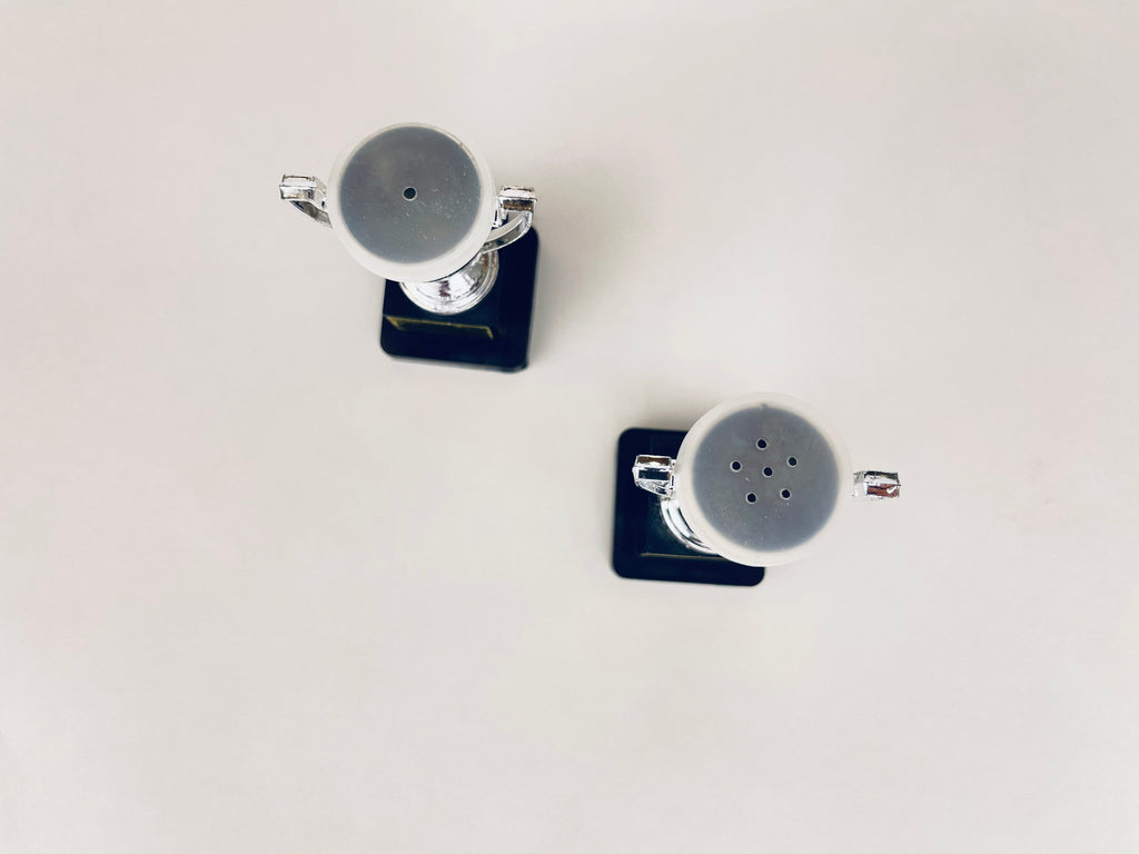 Product image for 'vintage world s greatest trophy salt pepper shakers nos hong kong dime store charm' (view 6a6c56)