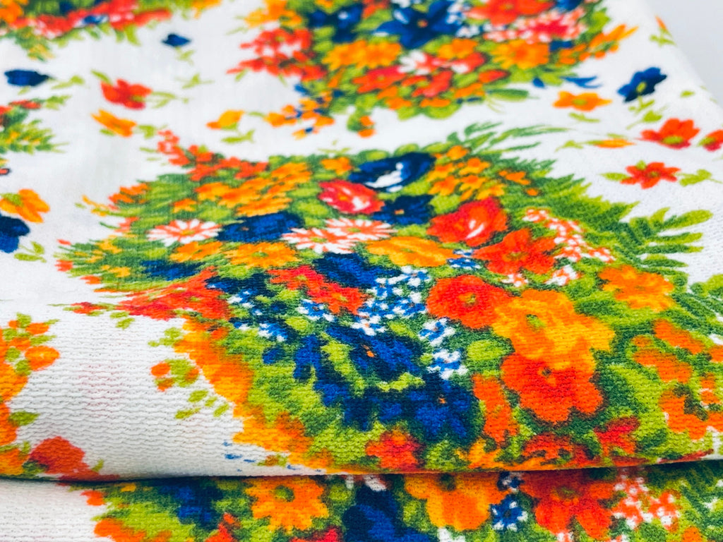 Product image for 'vintage bright floral white polyester stretch fabric 46 x 88' (view fbecd6)
