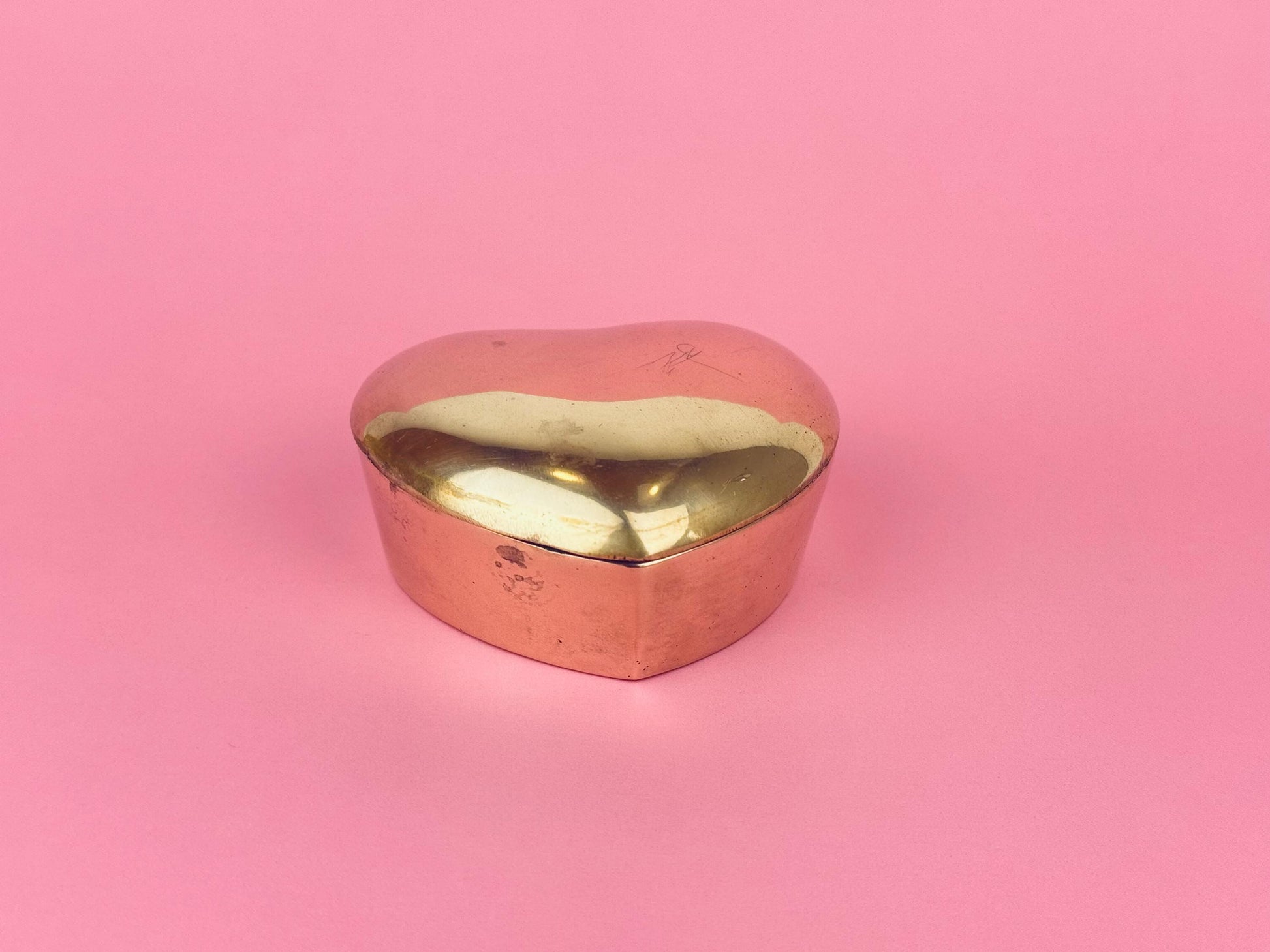 Product image for 'vintage solid brass heart ring trinket dish attractive aged patina valentines day gift' (view b5d666)