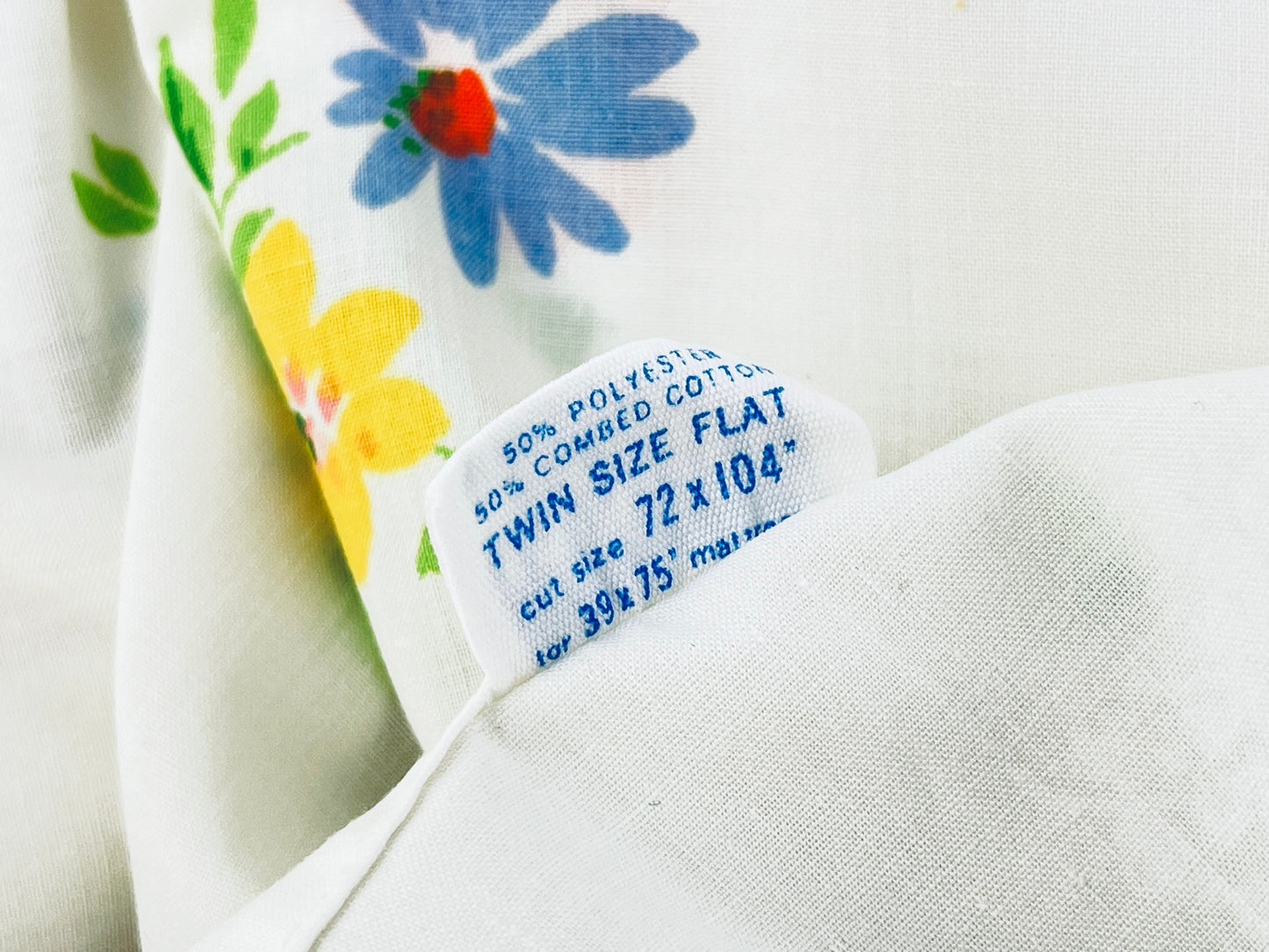 Product image for 'vintage 1970s montgomery ward floral twin double flat sheet made in canada' (view fea8fc)