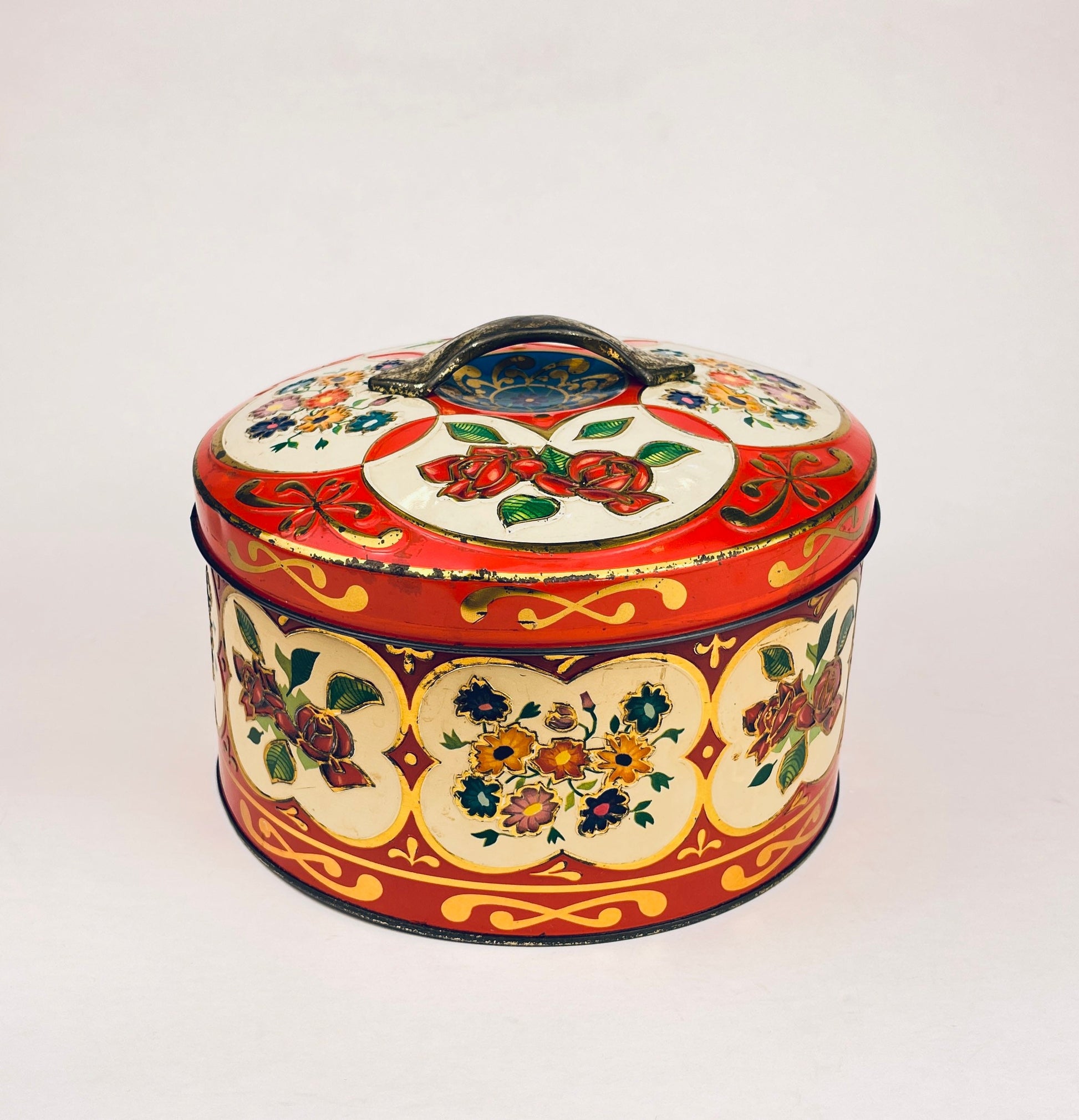 Product image for 'vintage gray dunn round tin red gold floral pattern product of scotland' (view 56440c)