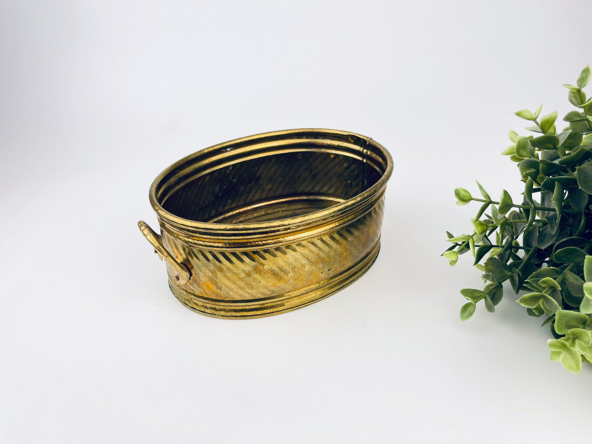 Product image for 'vintage handled brass oval indoor planter attractive aged metal patina' (view 915d81)