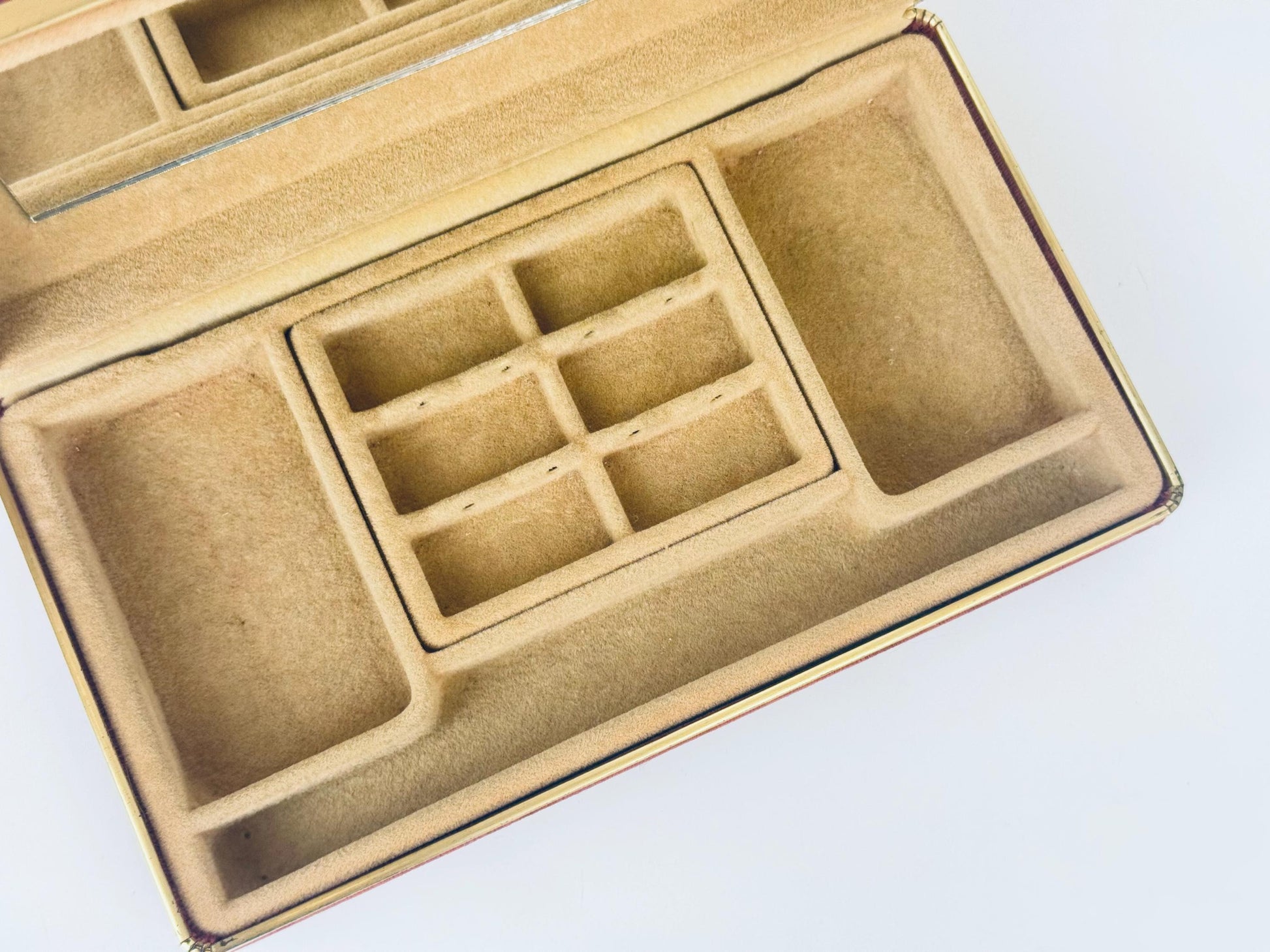 Product image for 'vintage 1980s mauve crushed velvet jewellery travel box with mirror' (view 8eb869)