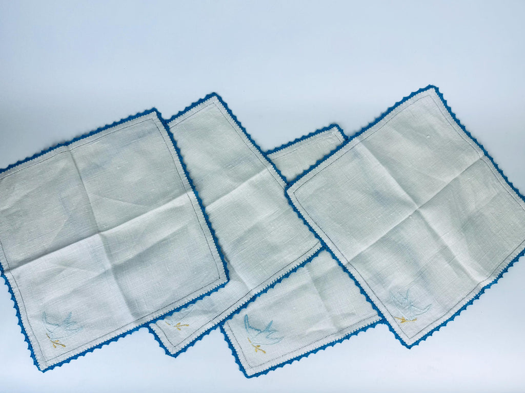 Product image for 'vintage 1940s embroidered linen napkins beige blue lace edge bird motif set of 4 table linens' (view 5bbc8a)