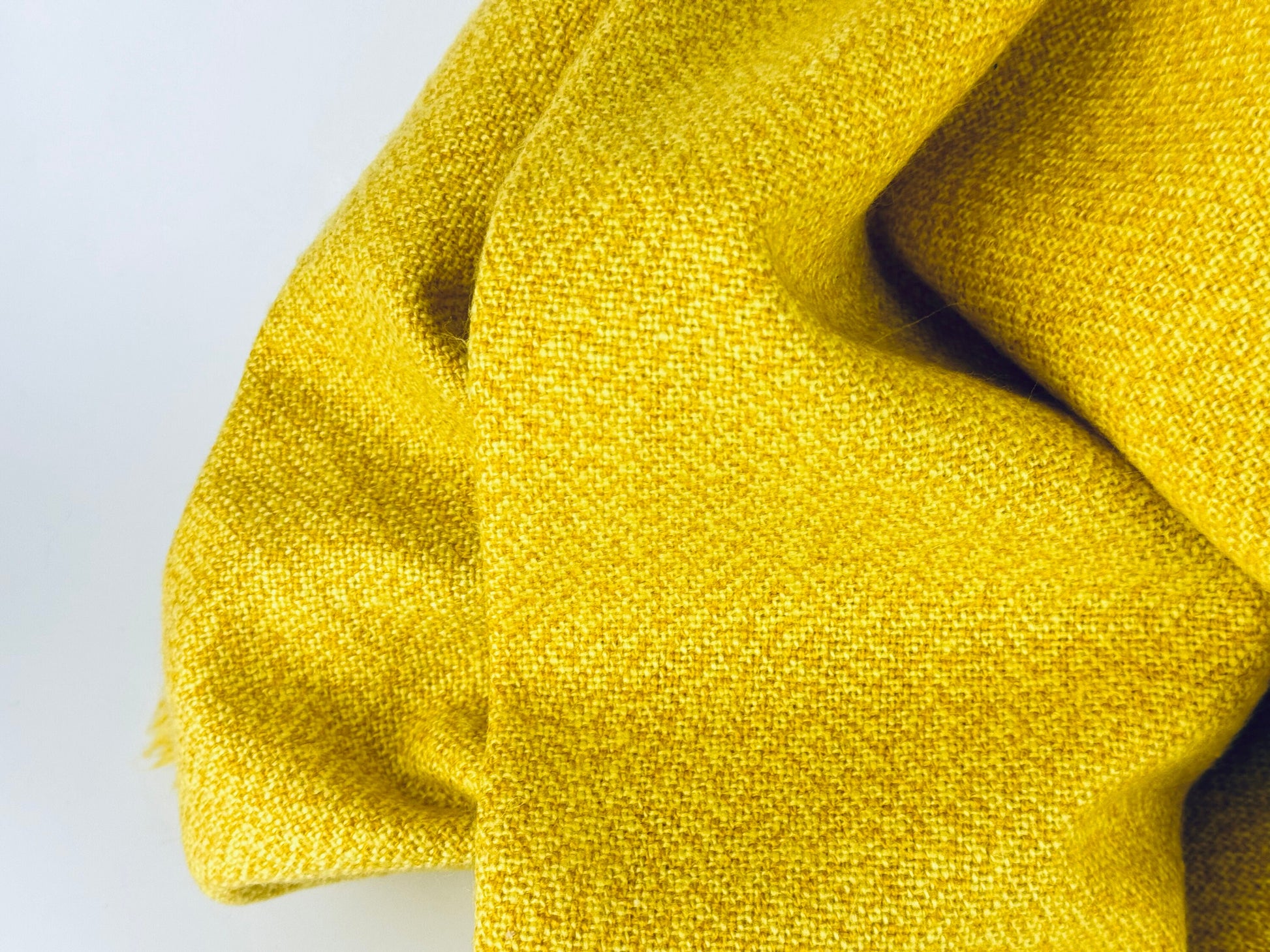 Product image for 'vintage yellow fringe square table cloth 38 x 38' (view 35c9a2)