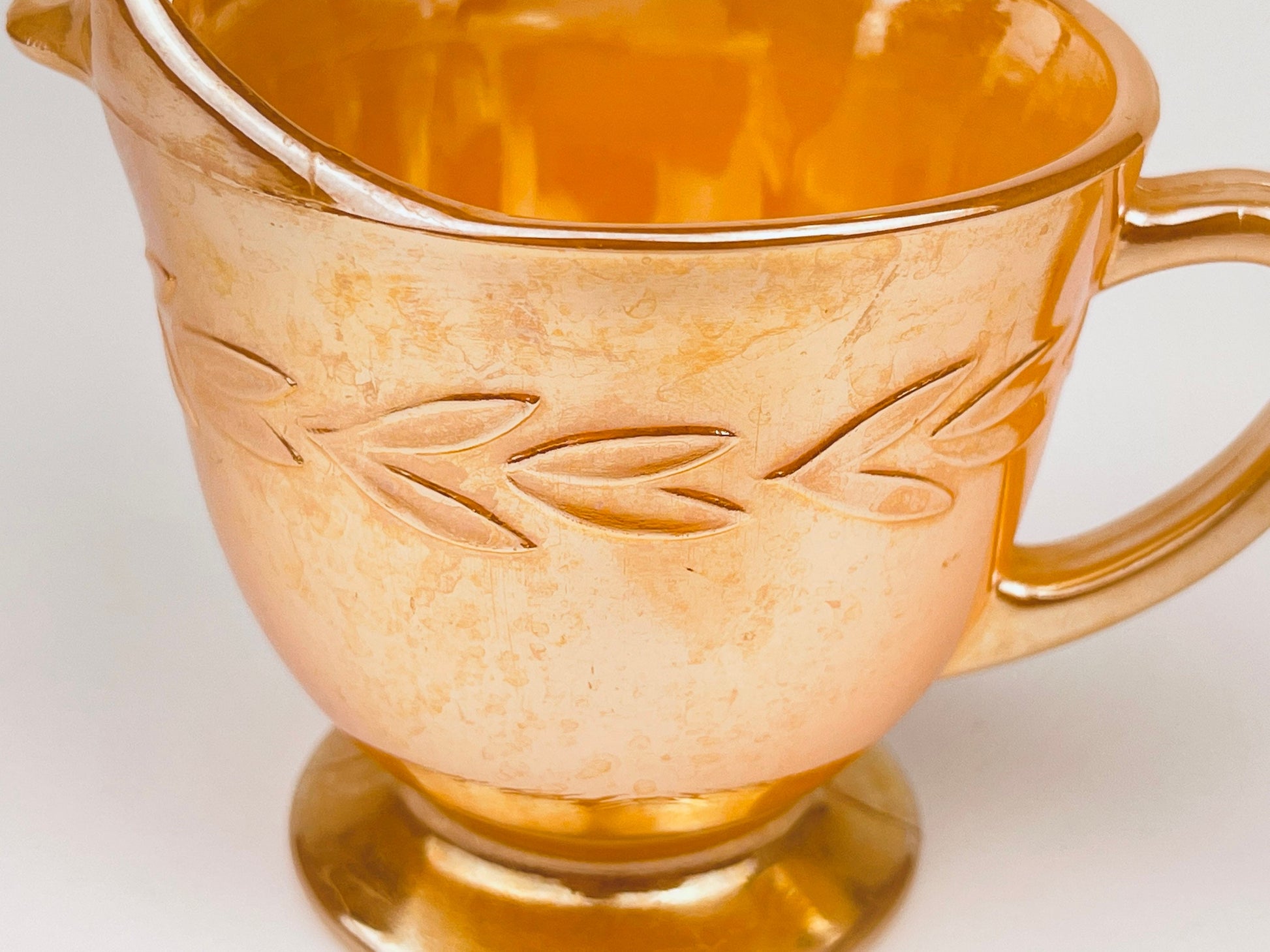 Product image for 'vintage fire king peach lustre laurel leaf creamer mid century elegance' (view e72c69)
