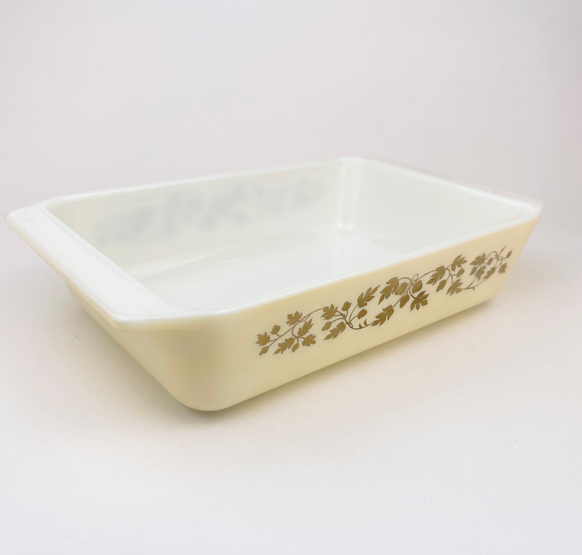 Product image for 'vintage pyrex baking dish golden acorn pattern 575 b 2 qt' (view e19a4a)