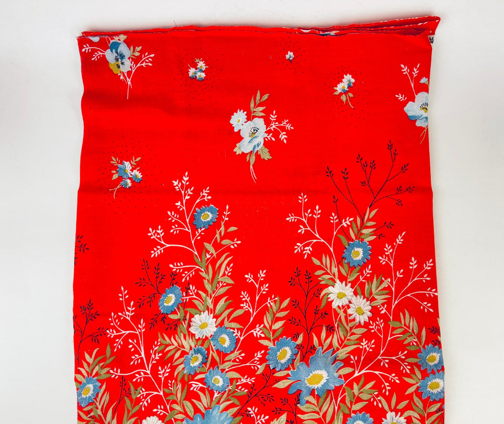 Product image for 'vintage red floral cotton fabric 37 x 51' (view 9beb86)