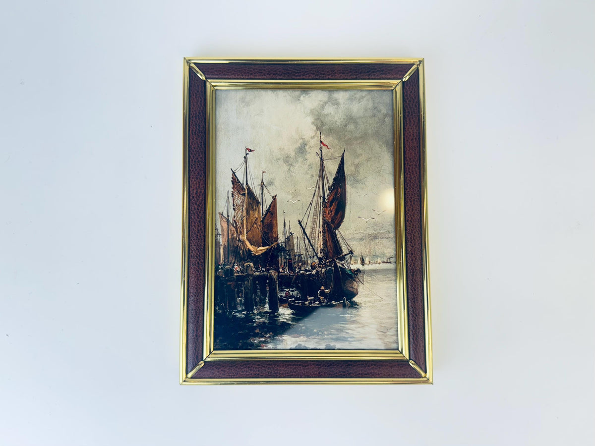 Product image for 'vintage faux brown leather gold brass tabletop picture frame 5 x 7' (view f49b81)