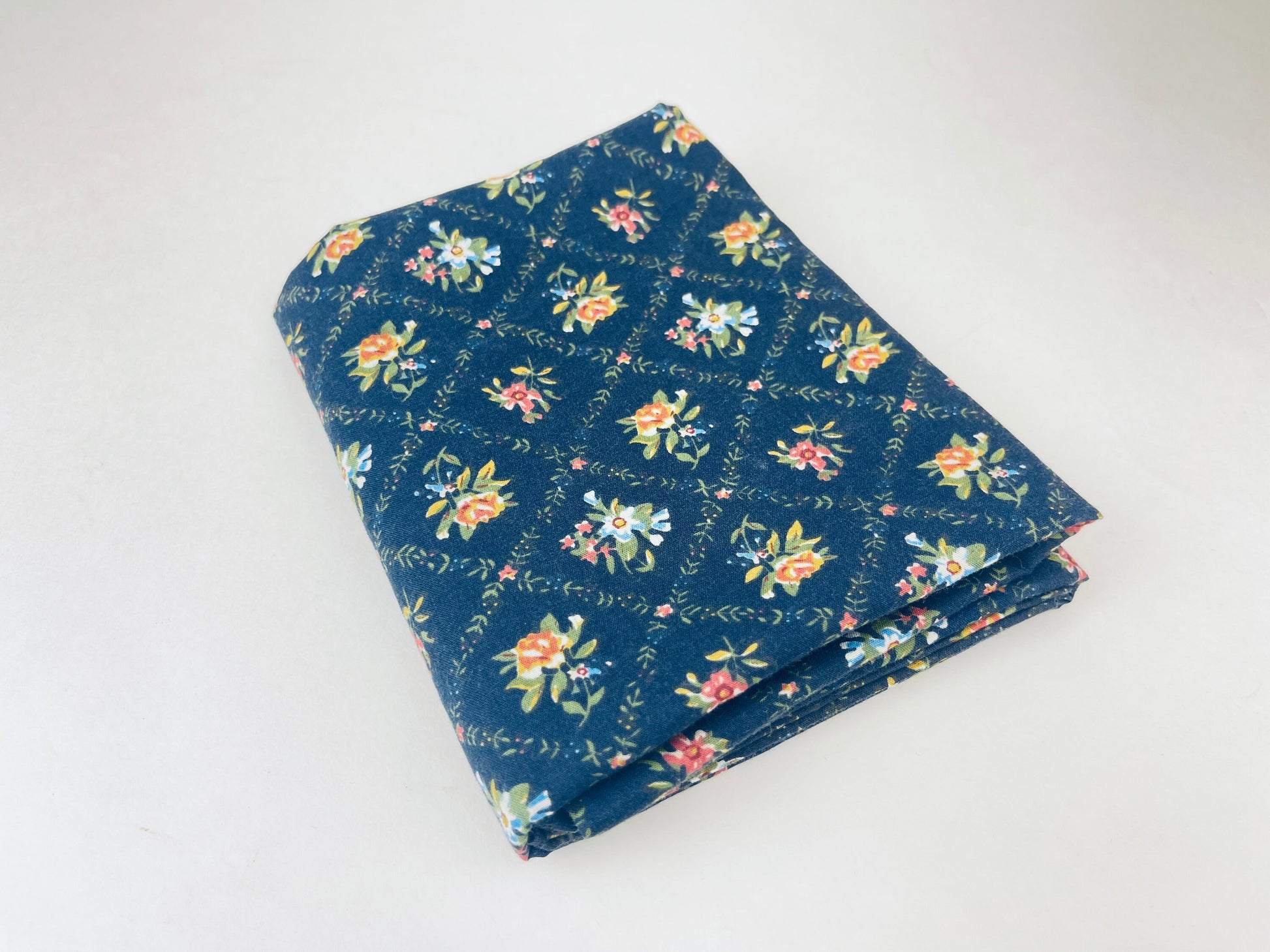 Product image for 'vintage blue floral fabric material 37 x 44' (view 97e57e)