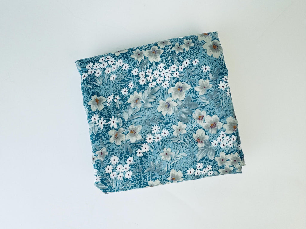 Product image for 'vintage blue white grey floral silky polyester fabric 43 x 86' (view d0e25b)