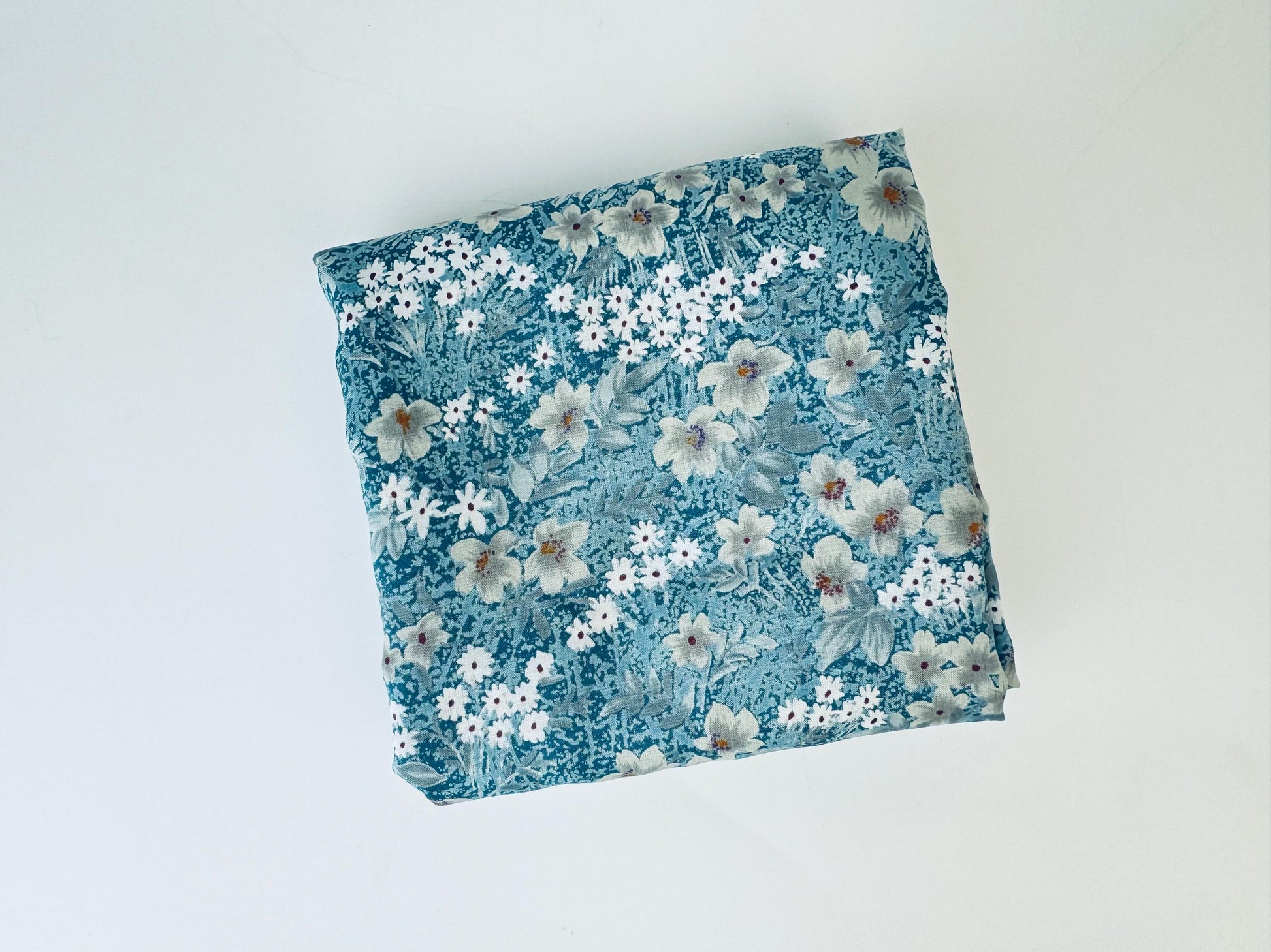 Product image for 'vintage blue white grey floral silky polyester fabric 43 x 86' (view d0e25b)