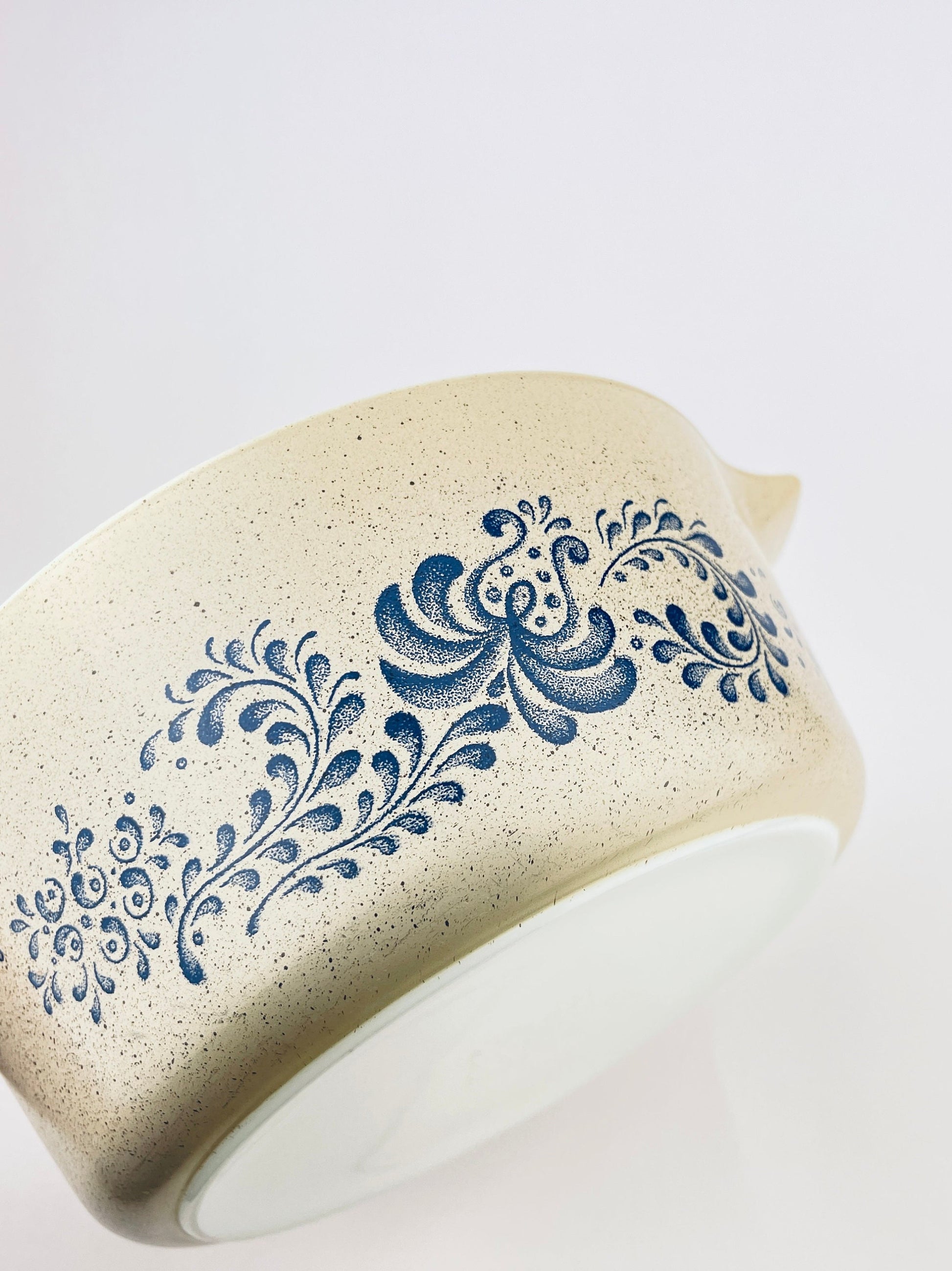 Product image for 'vintage homestead pyrex casserole dish 475 b' (view ba68b2)