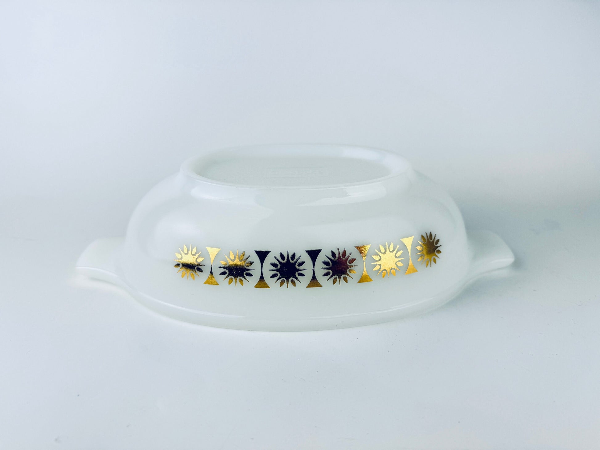 Product image for 'vintage jeannette glasbake gold atomic sunburst pattern casserole dish carrier milk glass dish 1 qt j 2274 made in usa' (view cb3895)