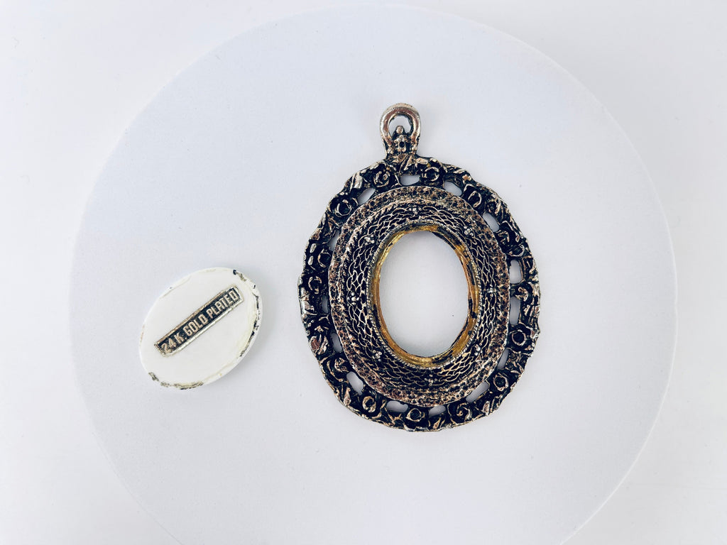 Product image for 'vintage ornate 24 kt gold plated cameo filigree oval brass metal frame wall mountable' (view df27b2)