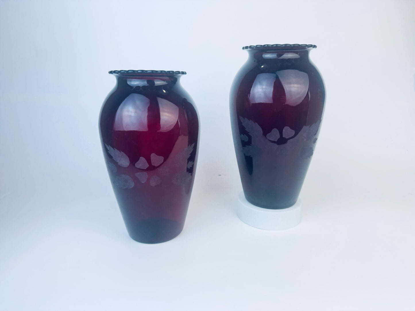 Product image for 'vintage royal ruby anchorglass vase anchor hocking glass scalloped rim top sold separately' (view 5992aa)
