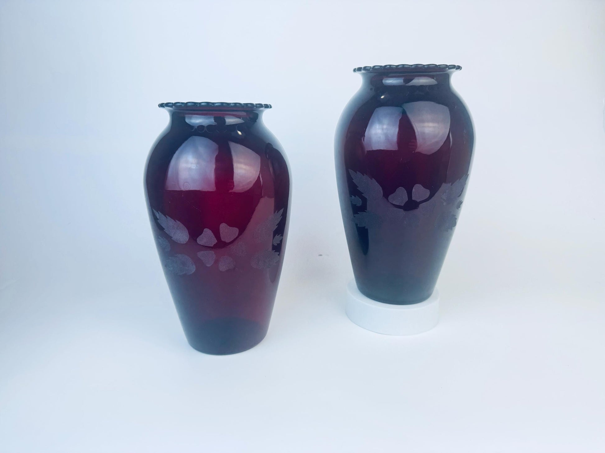 Product image for 'vintage royal ruby anchorglass vase anchor hocking glass scalloped rim top sold separately' (view 5992aa)