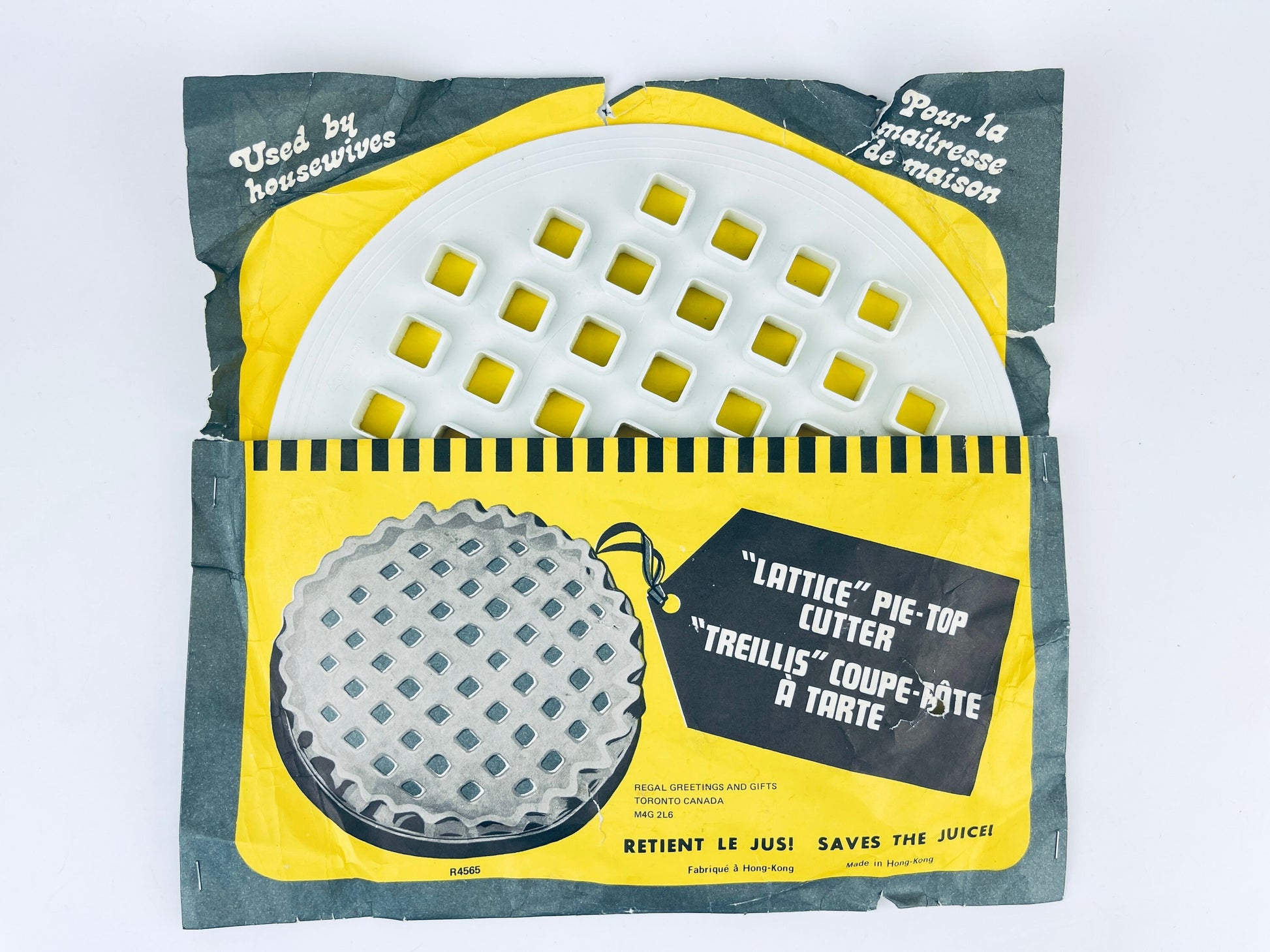 Product image for 'vintage plastic lattice pie top cutter saves the juice made in hong kong' (view 8383e4)